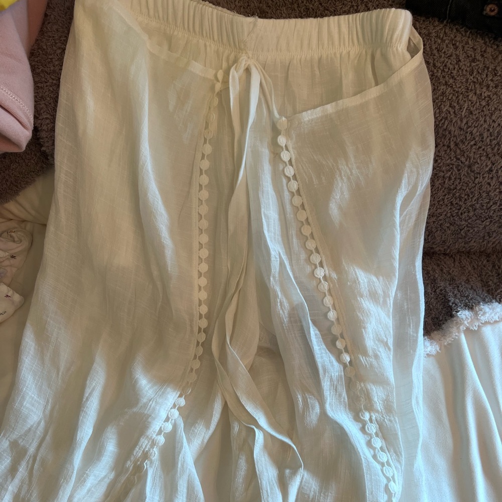 I.N. San Francisco White Flowy Pants perfect for the beach!